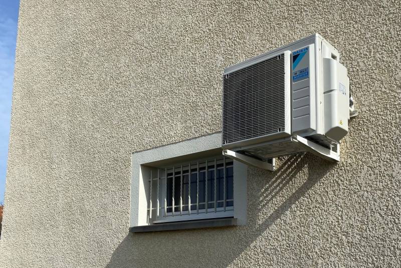 Unité extérieure sur système de climatisation DAIKIN quadri-splits à PERONNE (71260)