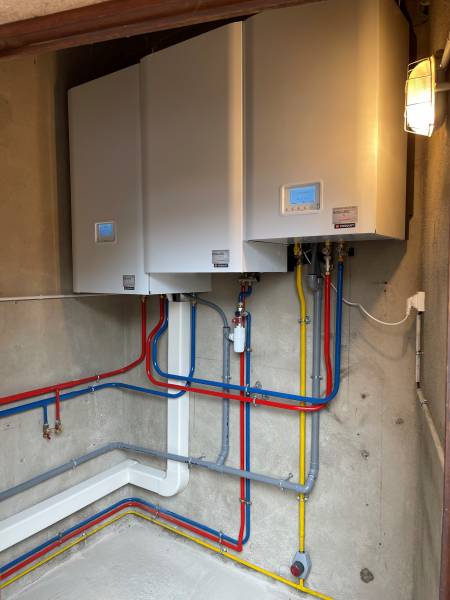 Installation d'une PAC FRISQUET TEAMAO + une chaudière Frisquet Hydromtrix avec Ballon 120L à TRIVY (71520)