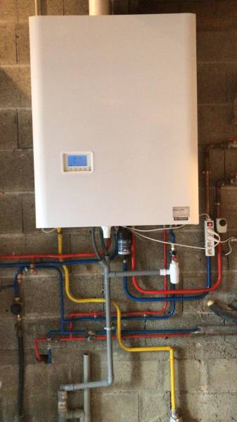 Installation d'une chaudière gaz à condensation FRISQUET Hydroconfort 20Kw avec un ballon de 80L intégré sur la commune de MACON (71000)