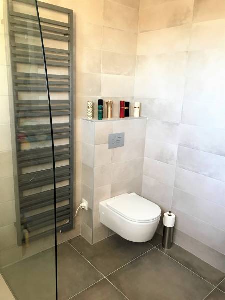 Sèche serviette et WC