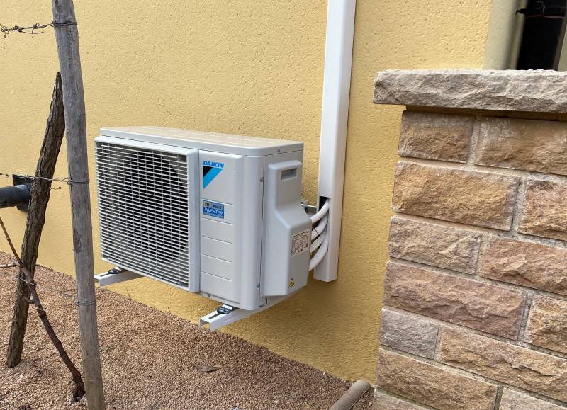 Groupe extérieur sur système de climatisation DAIKIN bi-splits à HURIGNY (71870)