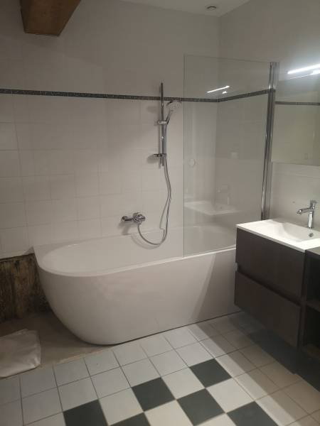 Mise en place d'une baignoire en rénovation d'une salle debains sur la commune de FUISSE (71960)
