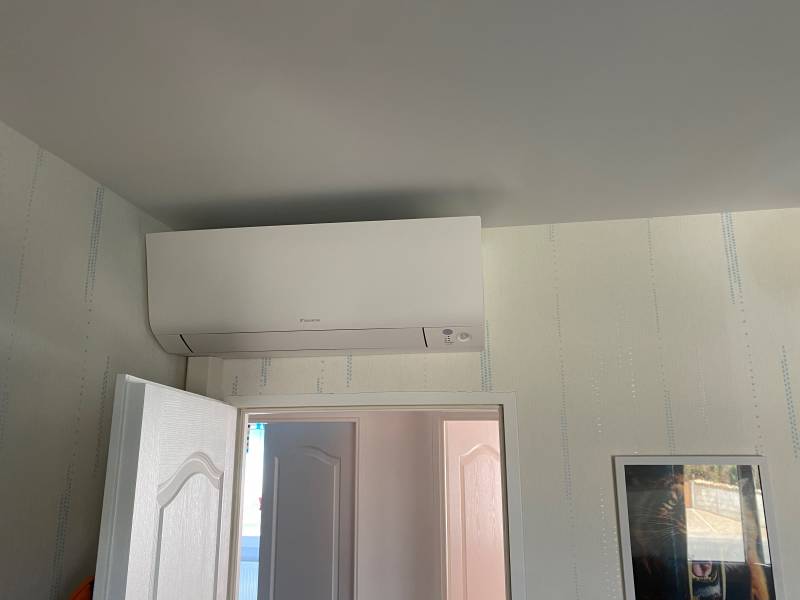Pose d'une unité intérieure sur un système de climatisation DAIKIN à PERONNE (71260)