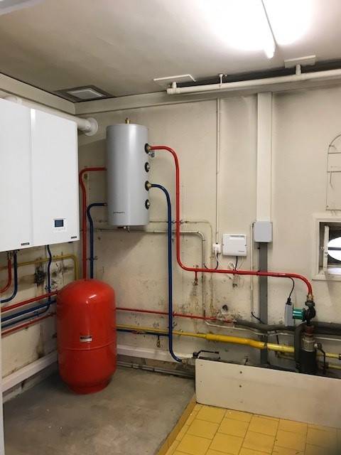 Installation d'une PAC FRISQUET TEAMAO 4 14KW avec une chaudière Hydromotrix en relève à SAINT GEORGES DE RENEINS (69830)