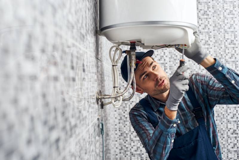 changement de chauffe-eau par un plombier à Macon