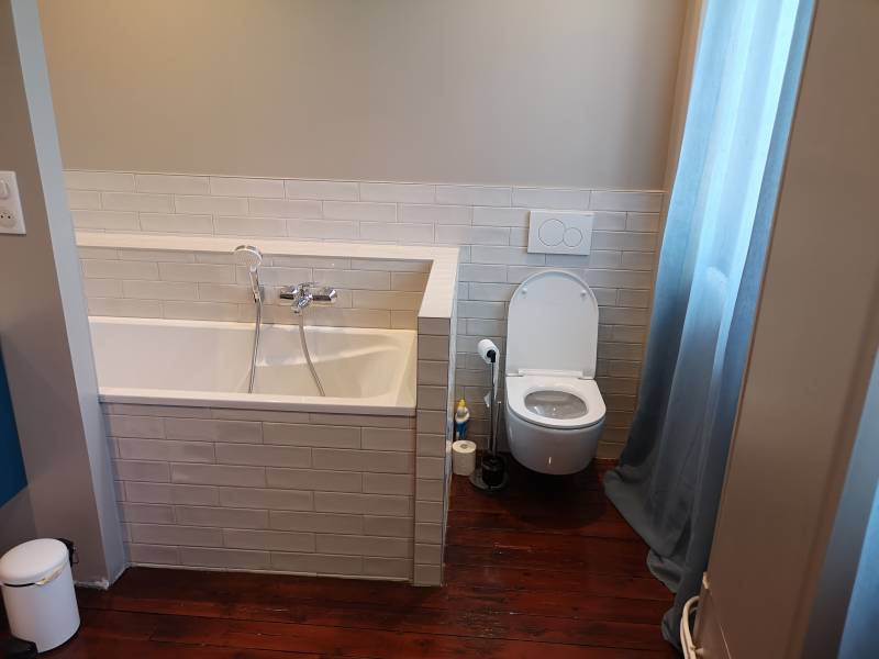 baignoire et WC suspendu