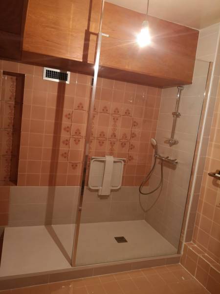 Remplacement baignoire par une douche sur la commune de Saint Etienne sur Reyssouze (01190)