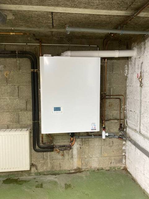 Installation d'une chaudière gaz à condensation FRISQUET Prestige 20Kw avec ballon 80L intégré sur la commune de SANCE (71000)