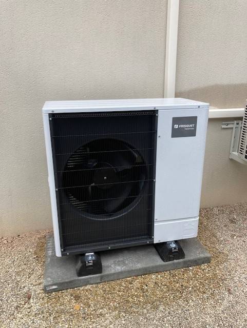 Installation d'une PAC FRISQUET TEAMAO 4 8Kw sur la commune de HURIGNY (71870)